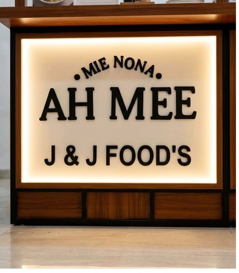 Kotak neon AH MEE J&J Food’s hasil pengerjaan CNC